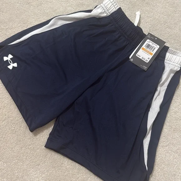 Under armour boys shorts - Picture 3 of 4